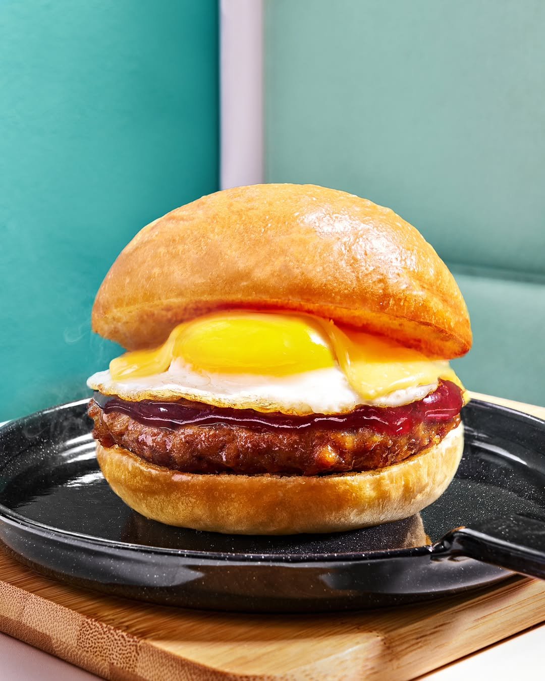 Photo by 투썸플레이스 on August 12, 2025. May be an image of egg yolk, burger and text.