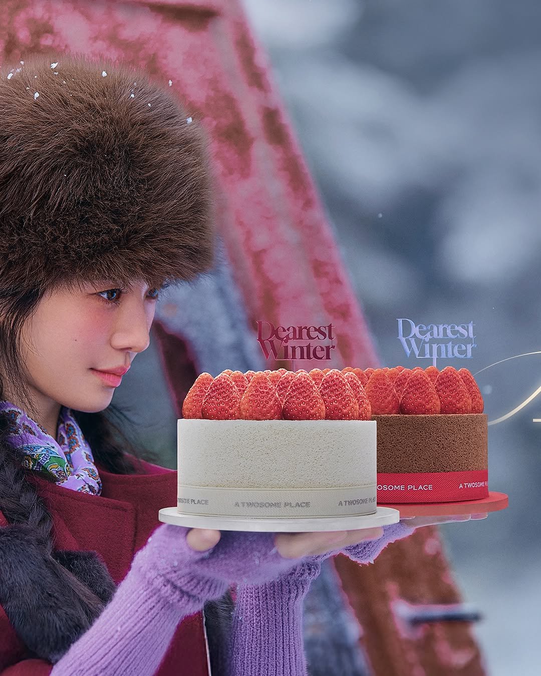 Photo by 투썸플레이스 on November 13, 2025. May be an image of chiffon cake, chocolate cake, fruitcake, poster and text that says 'earest inter Dearest Winter REPLACTE LACE ATWOSONEE _ PLACE OSOME PLACE ATMOSOMENE ATHOSDE'.