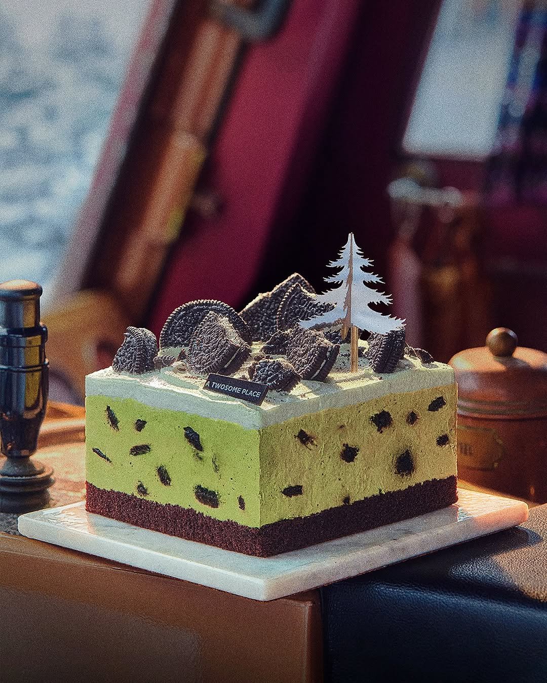 Photo by 투썸플레이스 on November 13, 2025. May be a cartoon of fruitcake, chocolate cake, candle and text that says 'TWOSONEPLACE TWOSONEPLACE'.