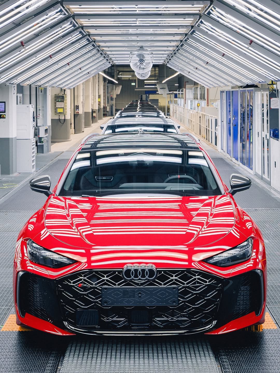 audisport 게시물 이미지: That new car smell, Audi RS 5 Avant ❤️🤤
...