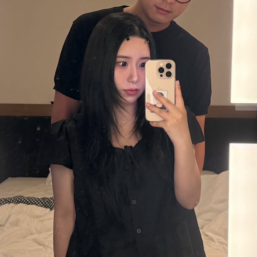 Photo by 이경주 on March 17, 2026. May be a selfie of one or more people, hair, phone, mirror and text.
