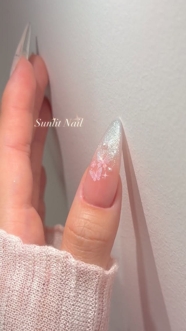 aura_glitter 게시물 이미지: Sunlit Nail 🦋💚
블루 그라데이션이 매력적인
[썬릿 나비...