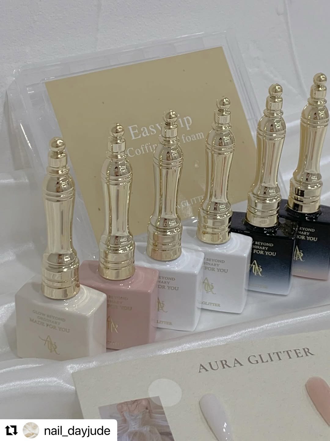 Photo by 아우라글리터 네일재료 | 네일아트 | 파츠 • 파우더 • 스티커 on August 06, 2025. May be an image of one or more people, lipstick, makeup, fragrance, cosmetics and text.