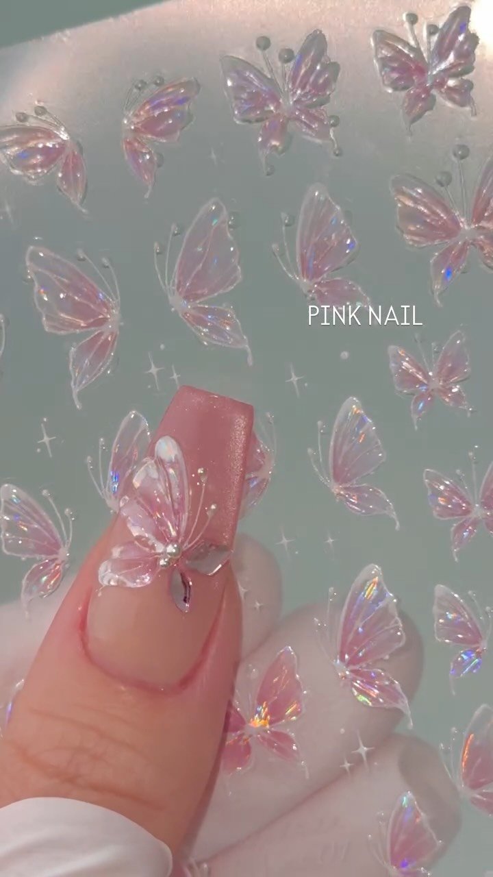 aura_glitter 게시물 이미지: pink템으로 💕
[글로리아 나비 스티커]는
사계절 내내 어울리고 이뻐요!
컬러도...