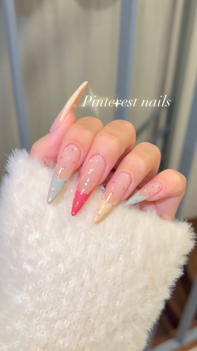 aura_glitter 게시물 이미지: Pinterest nails✨
이그쿠 진짜 만능...
발색이 높아서 도트도...