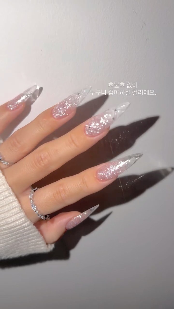 aura_glitter 게시물 이미지: 💒 Rosé Quilting Nails

웨딩 컨셉에 가장 잘 어울리는
[비즈...