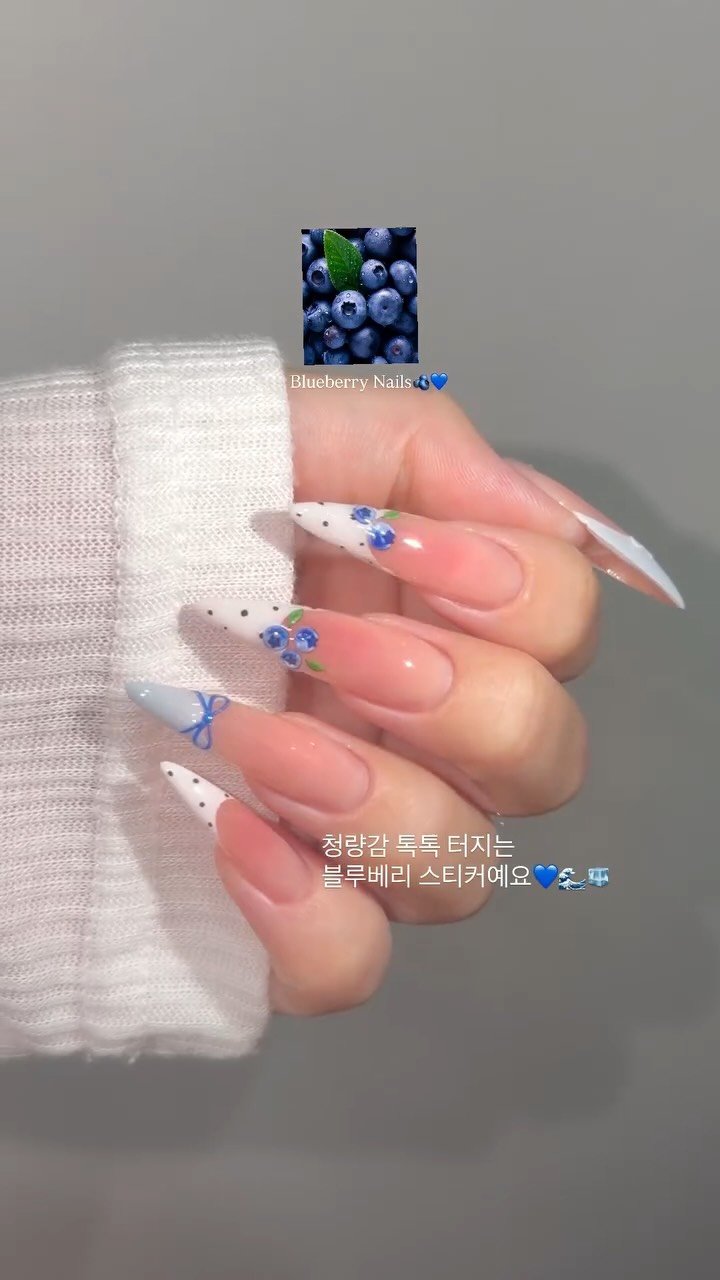 aura_glitter 게시물 이미지: Blueberry 🫐💙
청량감 폭발한 미친 색감 🔥
여름에 이 네일 안하면...