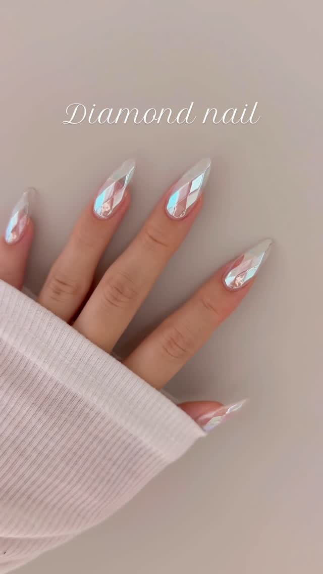 aura_glitter 게시물 이미지: 💜정보 궁금하시면 댓글, DM 남겨주세요💙

영롱한 다이아몬드 네일 💎💍
이 아트...