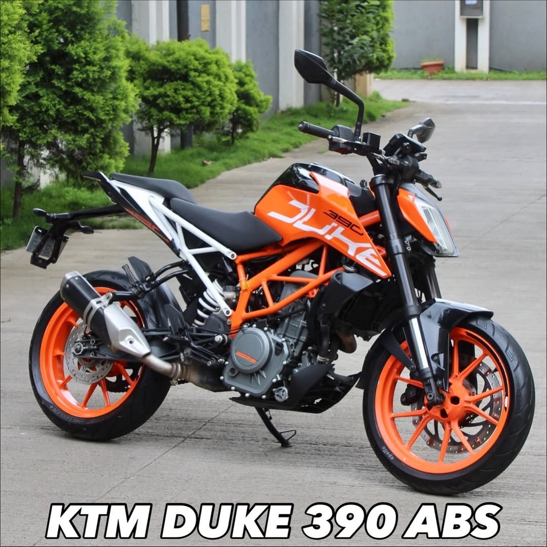 Photo by Autologymotors on November 26, 2025. May be an image of ‎motorcycle and ‎text that says '‎プレトミ ال KTM DUKE 390 ABS‎'‎‎.
