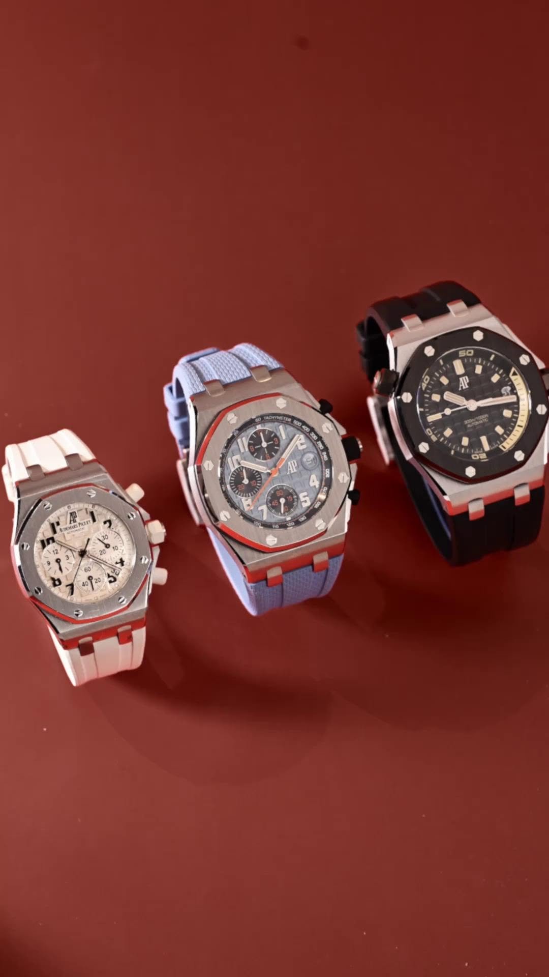 aviandco 게시물 이미지: Red clay. Rubber straps. Royal Oak Offshore....
