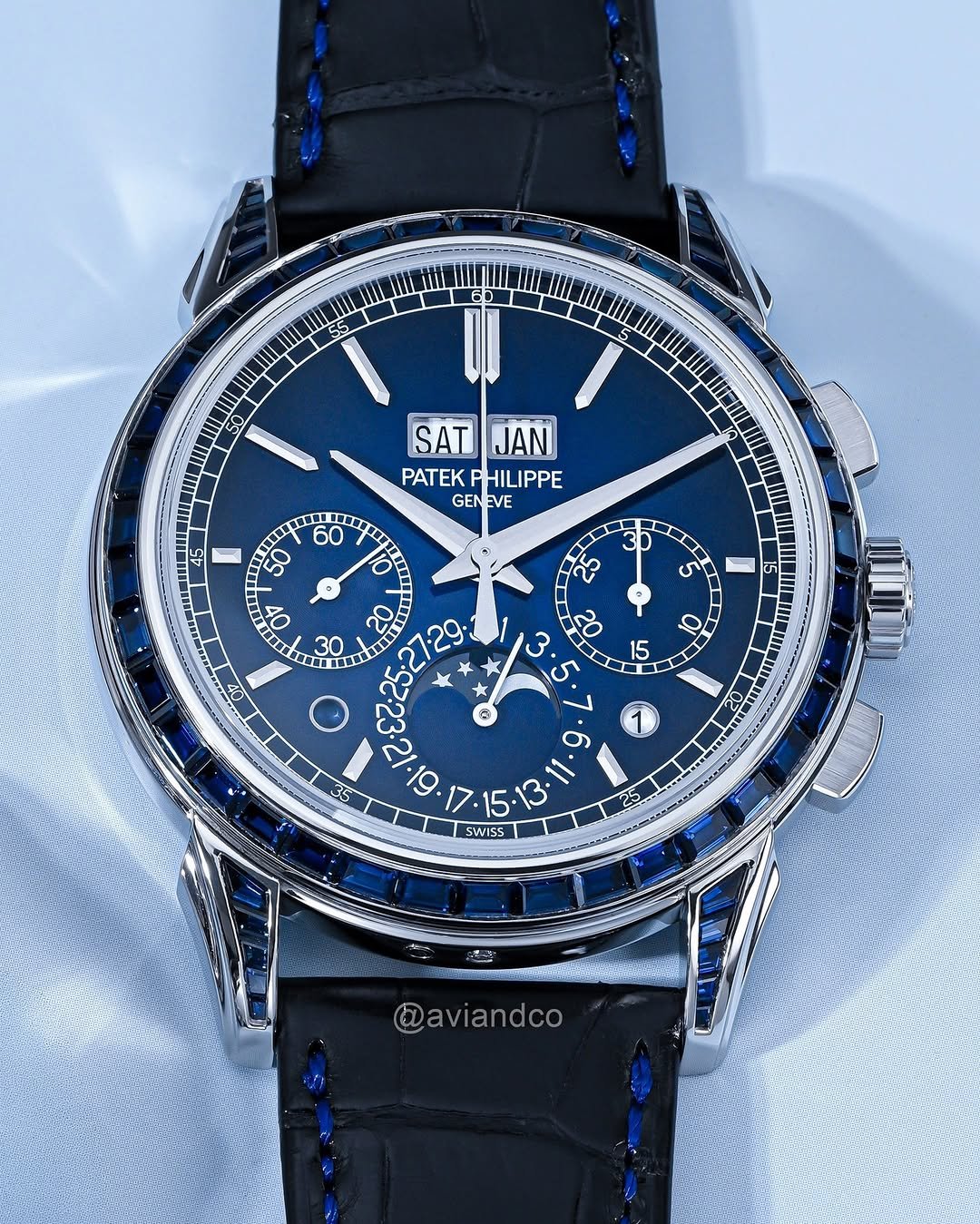 aviandco 게시물 이미지: One of Patek Philippe’s most striking blue...