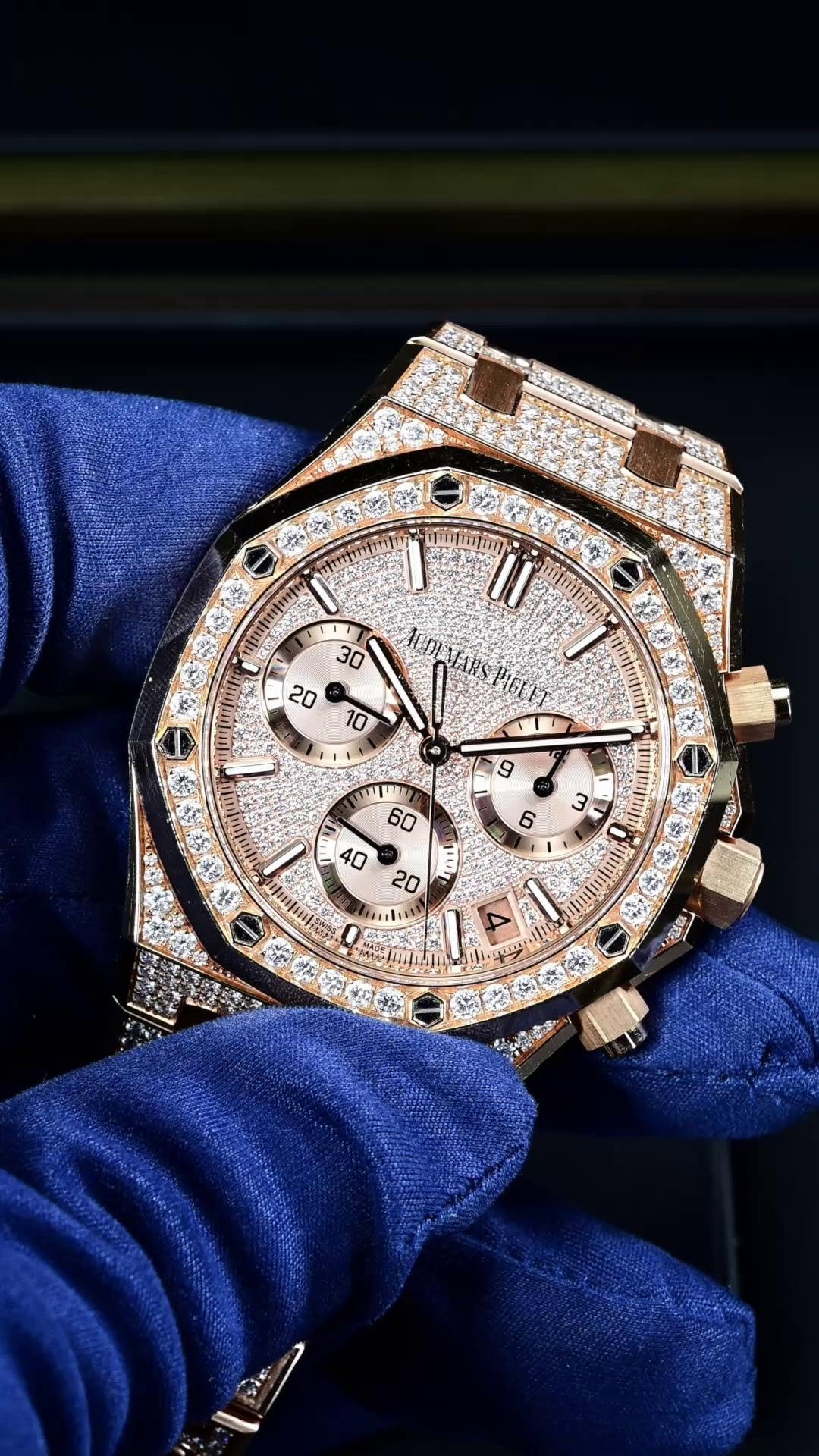 aviandco 게시물 이미지: One of the most diamond-heavy Royal Oak...