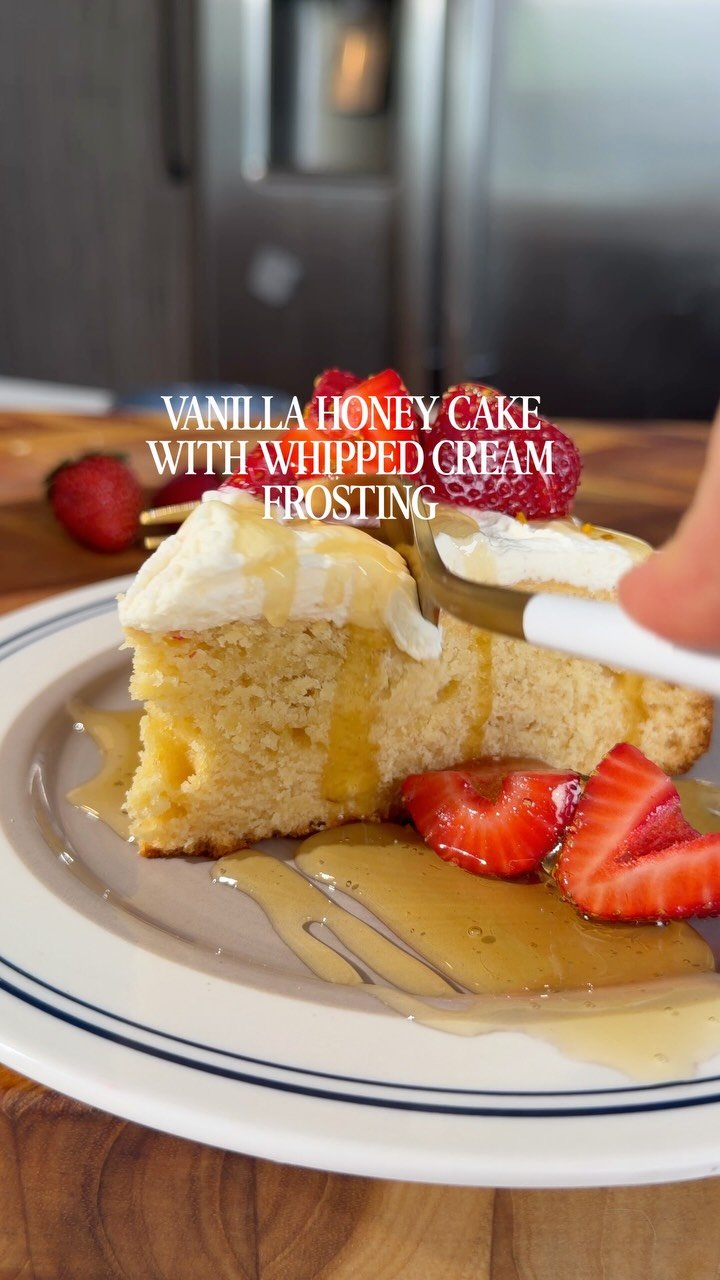 avocado_skillet 게시물 이미지: This vanilla honey cake with honey whipped...