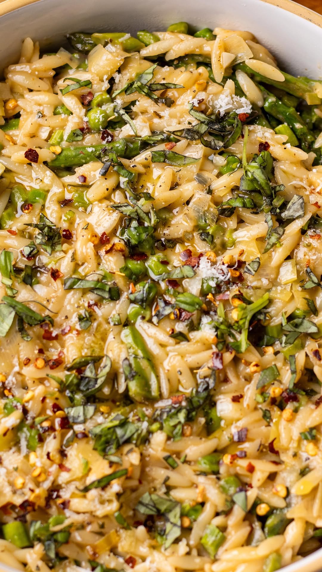 avocado_skillet 게시물 이미지: This garlic parmesan orzo is made in one pot...