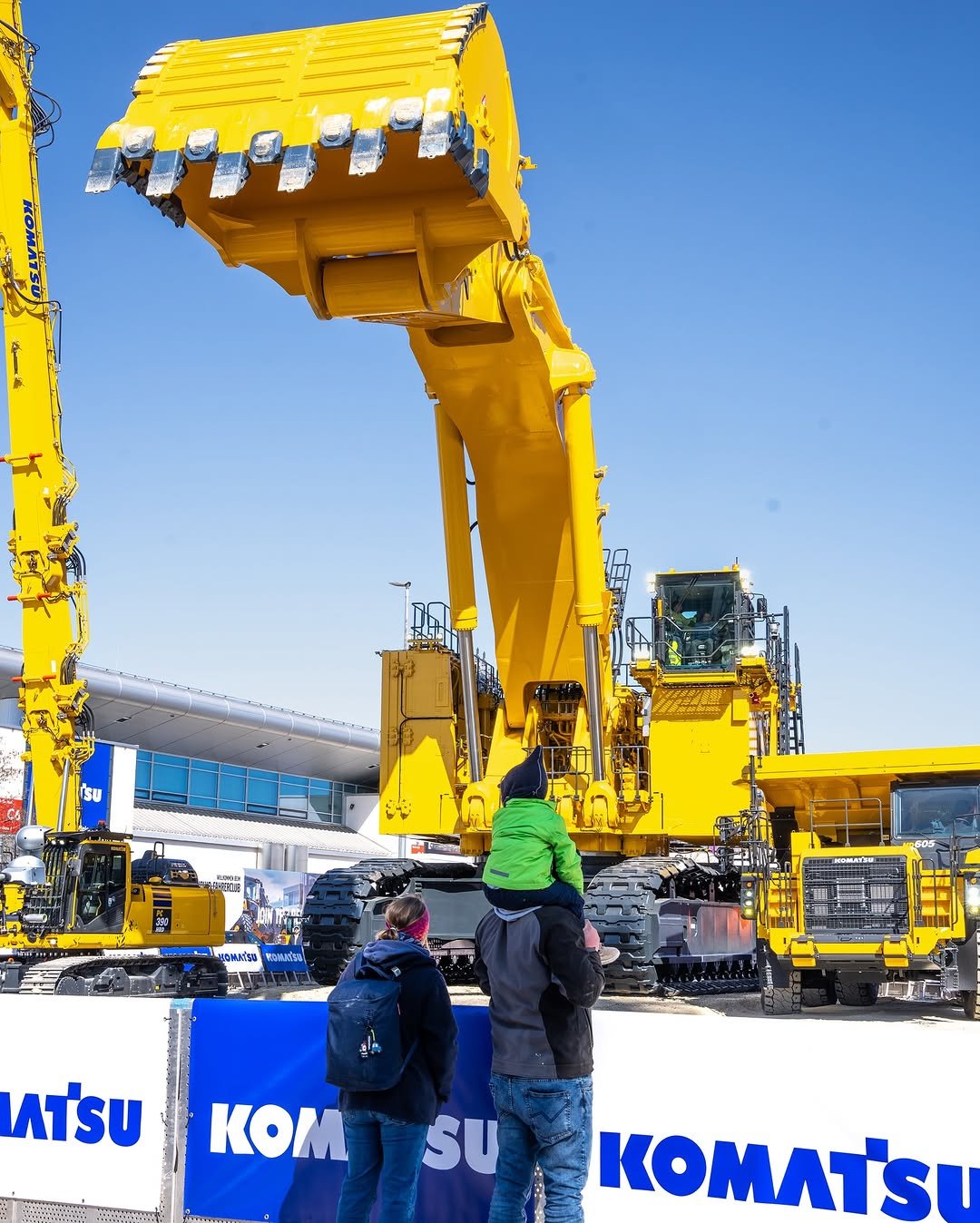 Photo by Awesome Earthmovers on November 10, 2025. May be an image of scraper, crane and text.