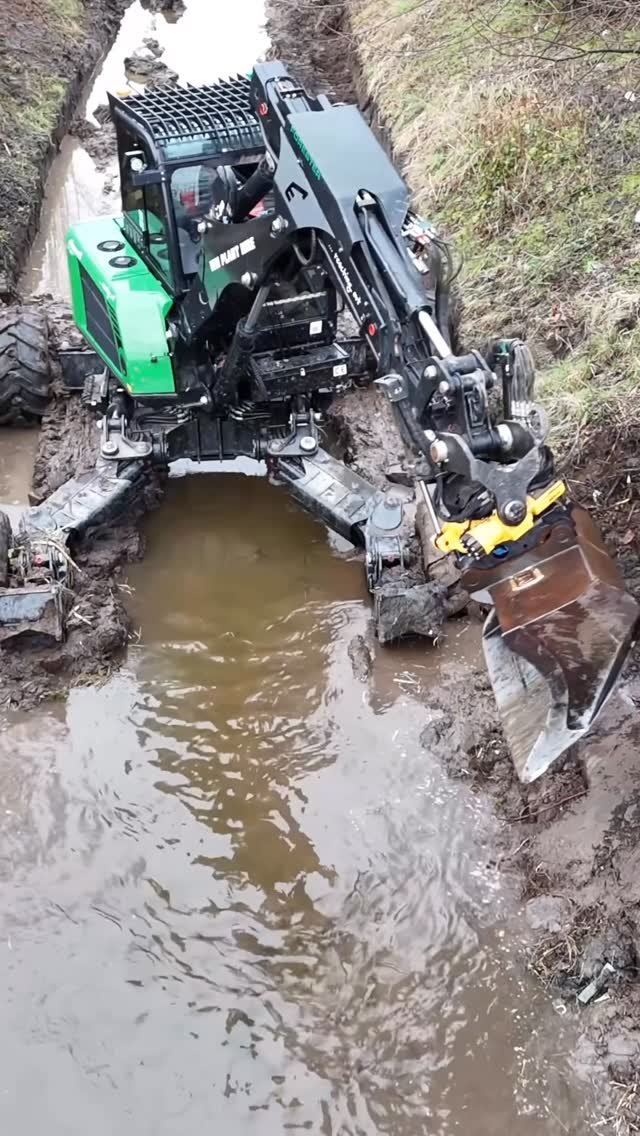 awesome_earthmovers 게시물 이미지: Paul from @rpa_earthmovingmedia  has...