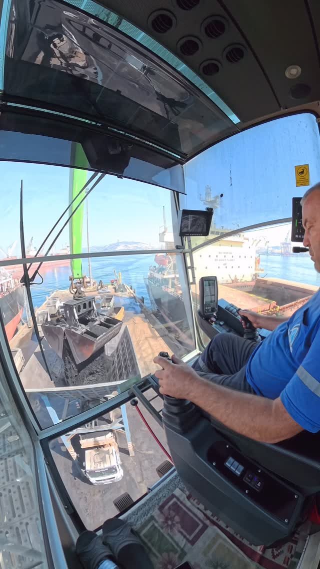 awesome_earthmovers 게시물 이미지: In the cab of the King of material handlers,...