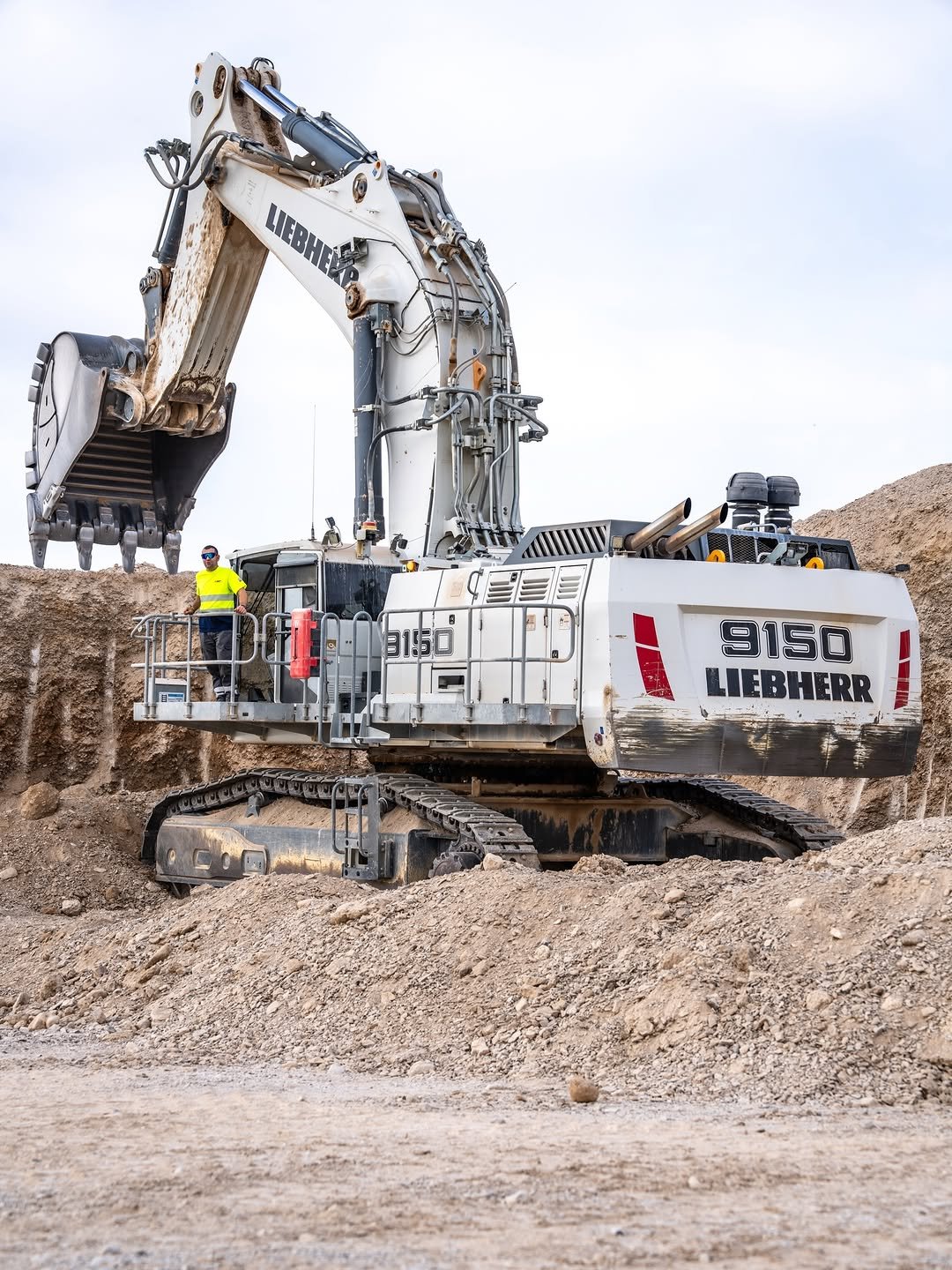 Photo shared by Awesome Earthmovers on December 21, 2025 tagging @heavymachinery, @rpa_earthmovingmedia, and @arenesbellpuig. May be an image of crane and text that says 'UEBHEЙA 月1450 LIEBHERR 9150 LIEBHERR'.