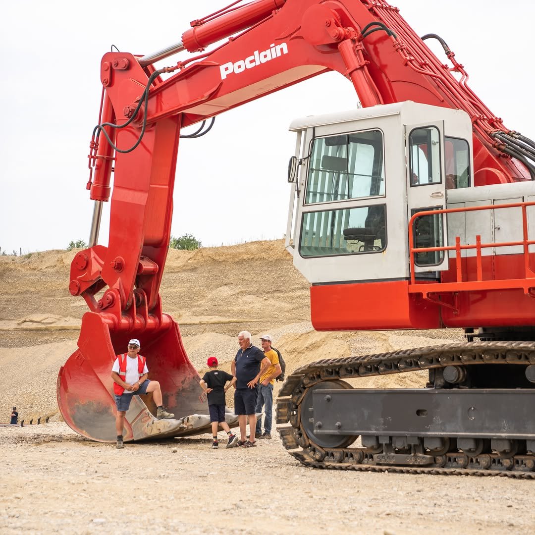 awesome_earthmovers 게시물 이미지: Poclain 600 at Engins Passion 2022