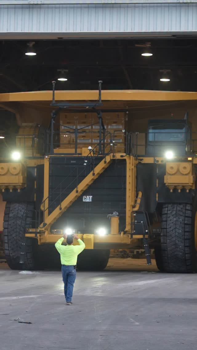 awesome_earthmovers 게시물 이미지: Cat 798AC rolling out of the Las Vegas...
