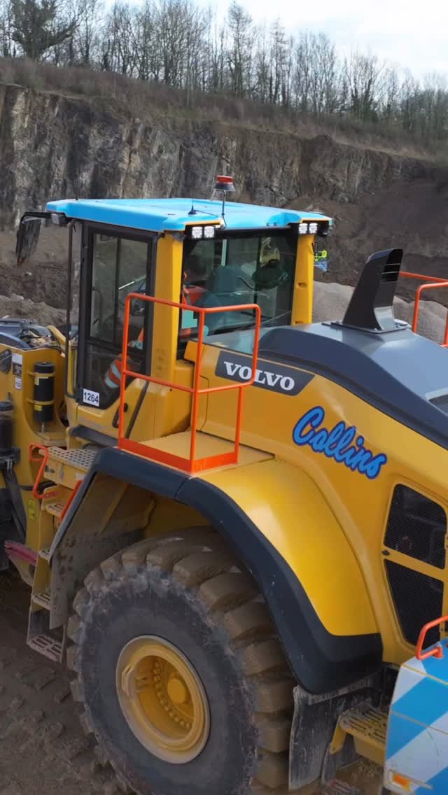 awesome_earthmovers 게시물 이미지: Collins Earthworks producing aggregate at...