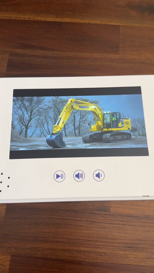awesome_earthmovers 게시물 이미지: Hats off to the @komatsueurope marketing team...