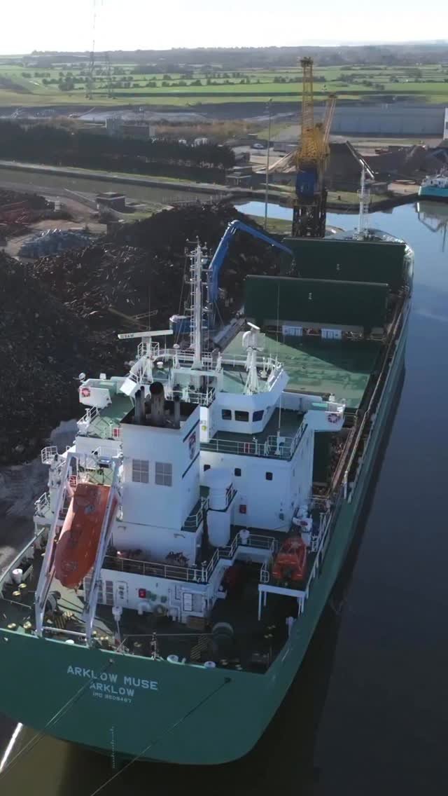 awesome_earthmovers 게시물 이미지: Terex Fuchs material handler loading a ship...