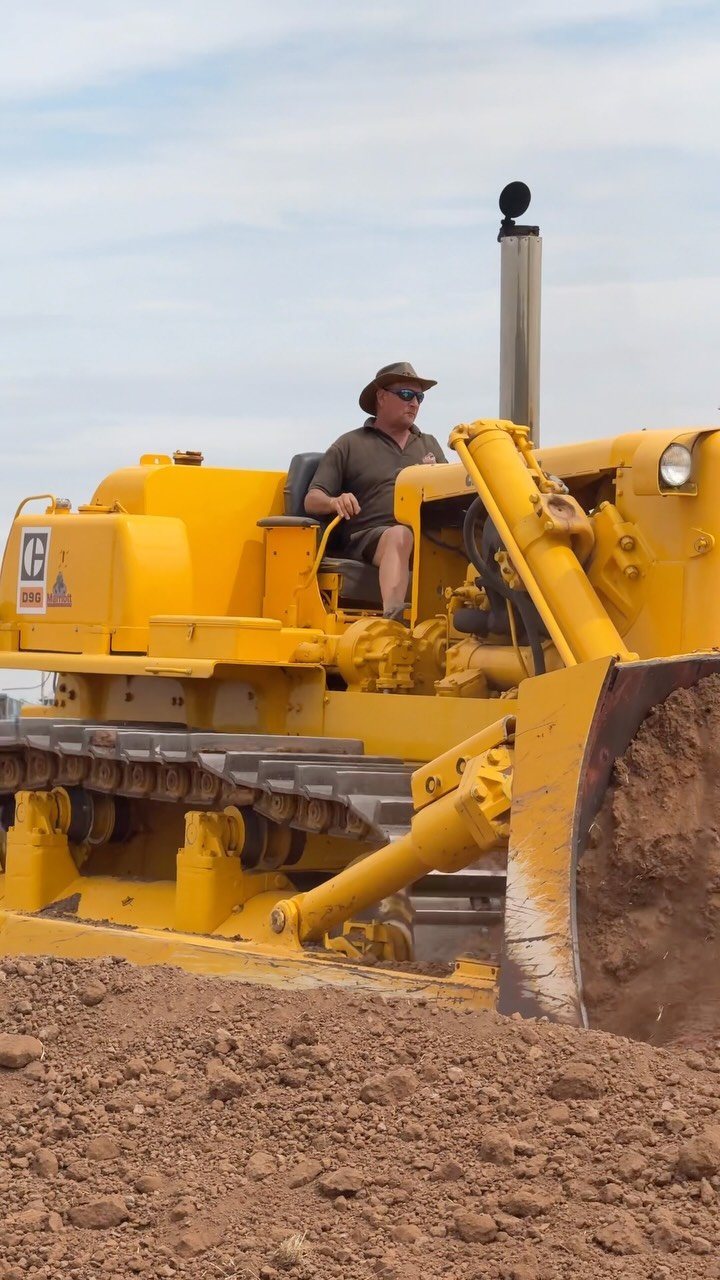 awesome_earthmovers 게시물 이미지: Cat D9G at Welland 2026