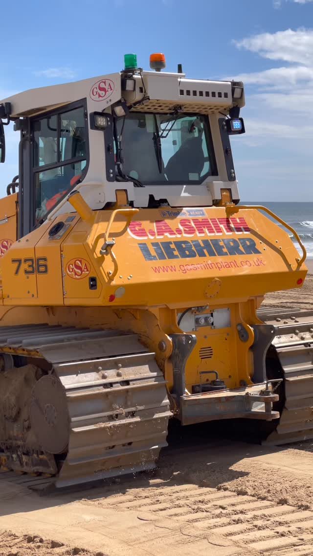 awesome_earthmovers 게시물 이미지: Two Liebherr PR736 dozers pushing sand back...