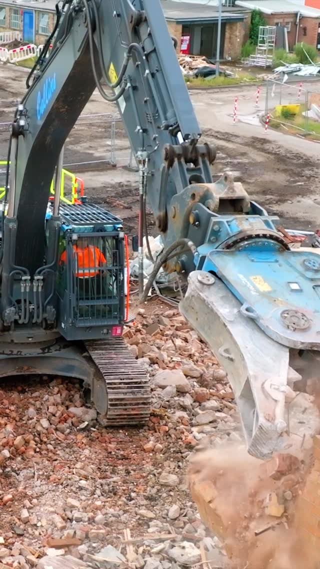awesome_earthmovers 게시물 이미지: @collins_demolition  in action a couple of...