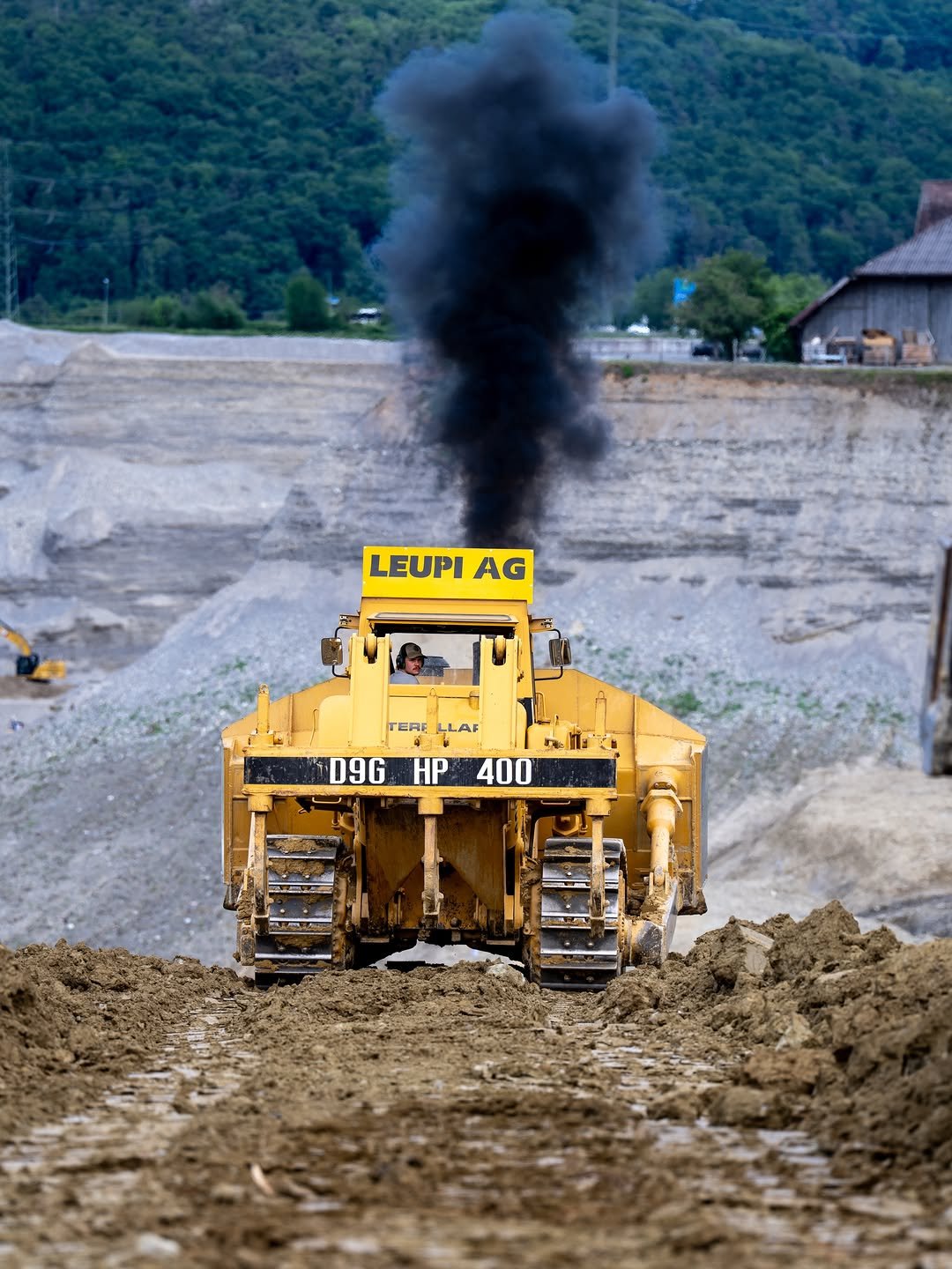 awesome_earthmovers 게시물 이미지: CAT D9G at Weiach Historik 2026