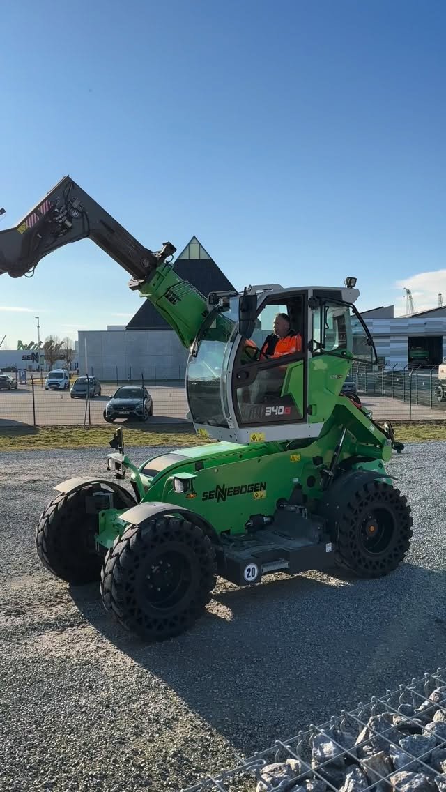 awesome_earthmovers 게시물 이미지: Sennebogen 340G telehandler with height...