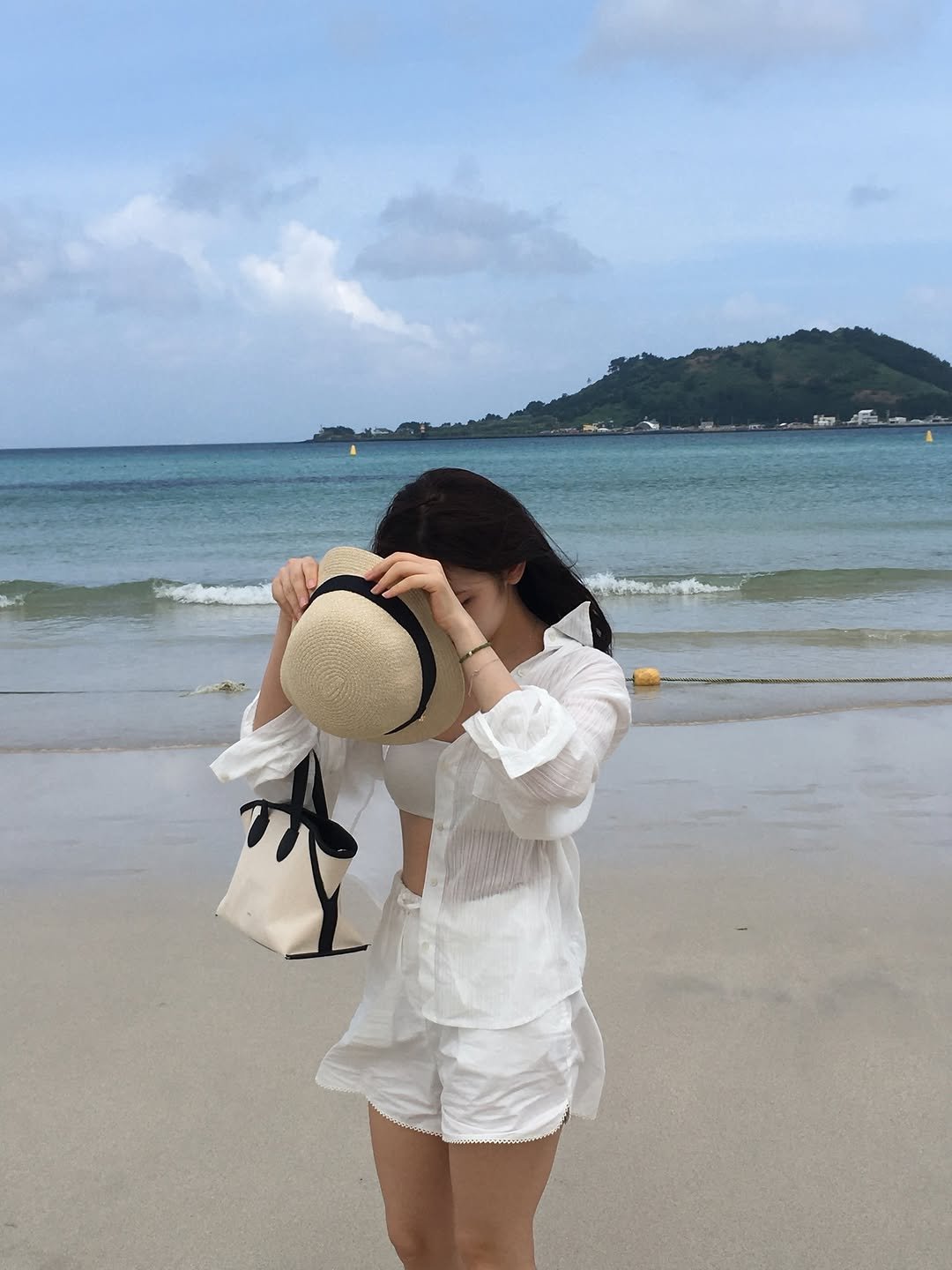 ayaageem 게시물 이미지: 제주 2일차 𖦹°🐚⋆.ೃ

#제주코디 #제주도코디 #데일리룩 #여름코디 #휴가룩