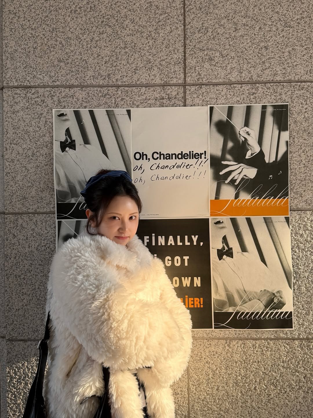 Photo by 김아야 on December 28, 2025. May be an image of overcoat, duffle coat, sable coat, goosedown coat, beret, parka and text that says '١ Oh, Chandelier! oh Chandelier!!! oh, Chandedier!!! er: FİNALLY, GOT OWN 0 W N jER! Jualara'.