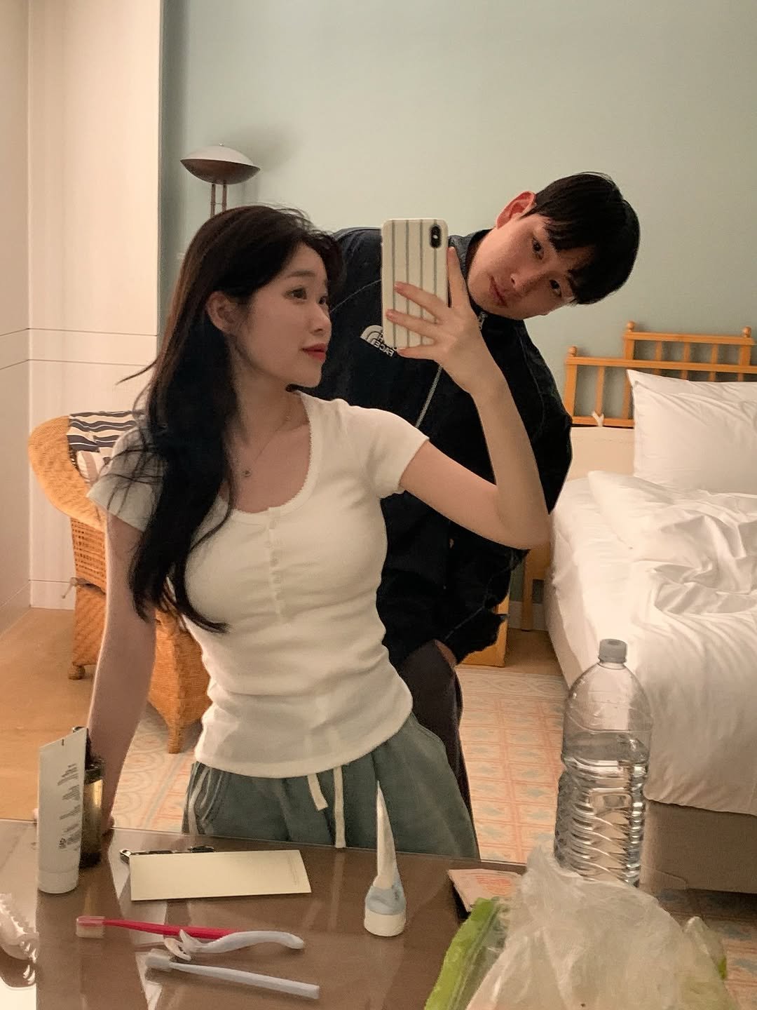 Photo by 영아 on April 26, 2026. May be a selfie of one or more people, hair, mirror and text.