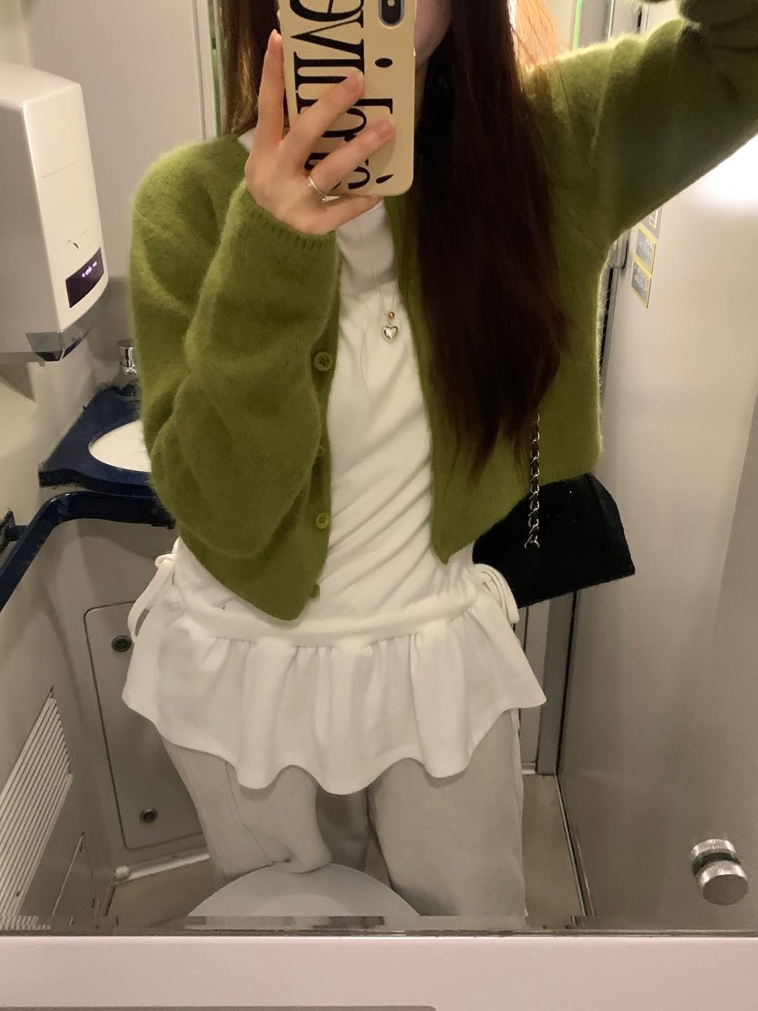 Photo by 영아 on December 20, 2025. May be a selfie of top, overskirt, parka, cardigan and text.