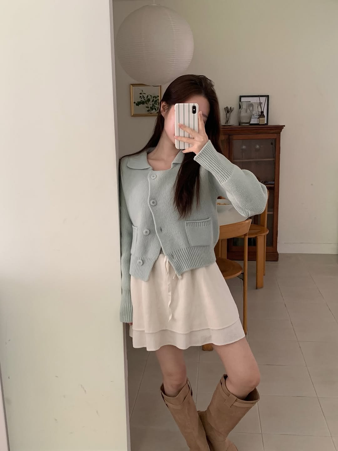 Photo by 영아 on November 04, 2025. May be an image of skirt, boots, dress, miniskirt and text.