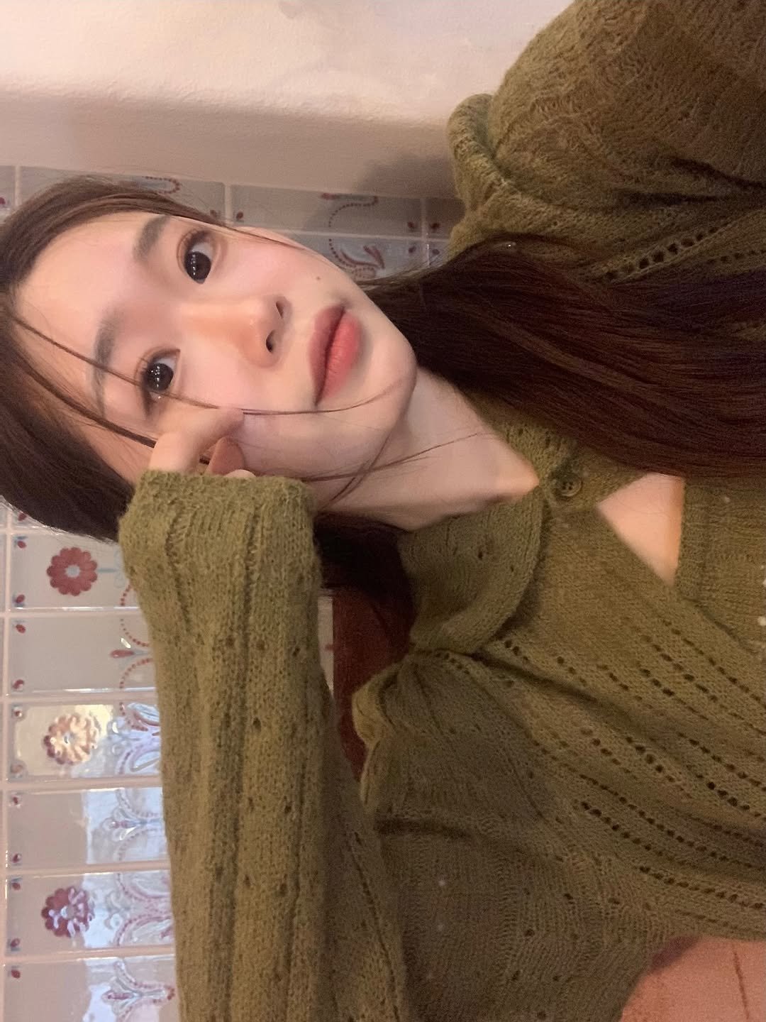 Photo by 영아 on November 06, 2025. May be a selfie of one or more people, hair, turtleneck, parka, top and text.