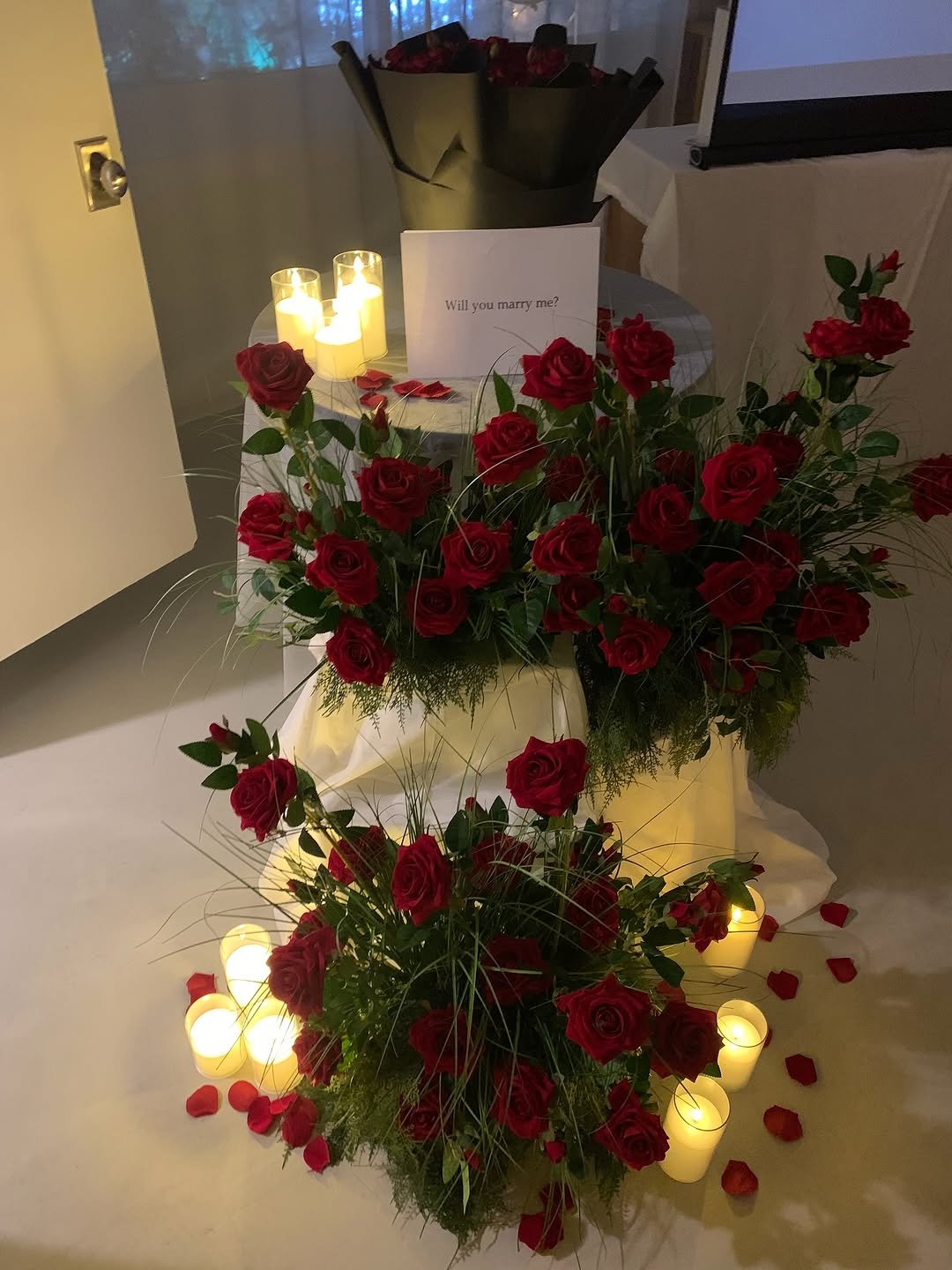 Photo by 영아 on October 31, 2025. May be an image of flower arrangement, candle, prairie gentian, peony, baby's-breath, rose, carnation and text.