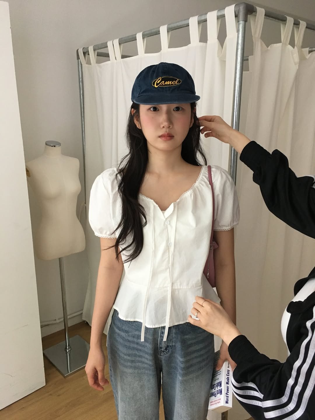 Photo shared by 영아 on April 20, 2026 tagging @laonne.shop. May be an image of hat, top and text.
