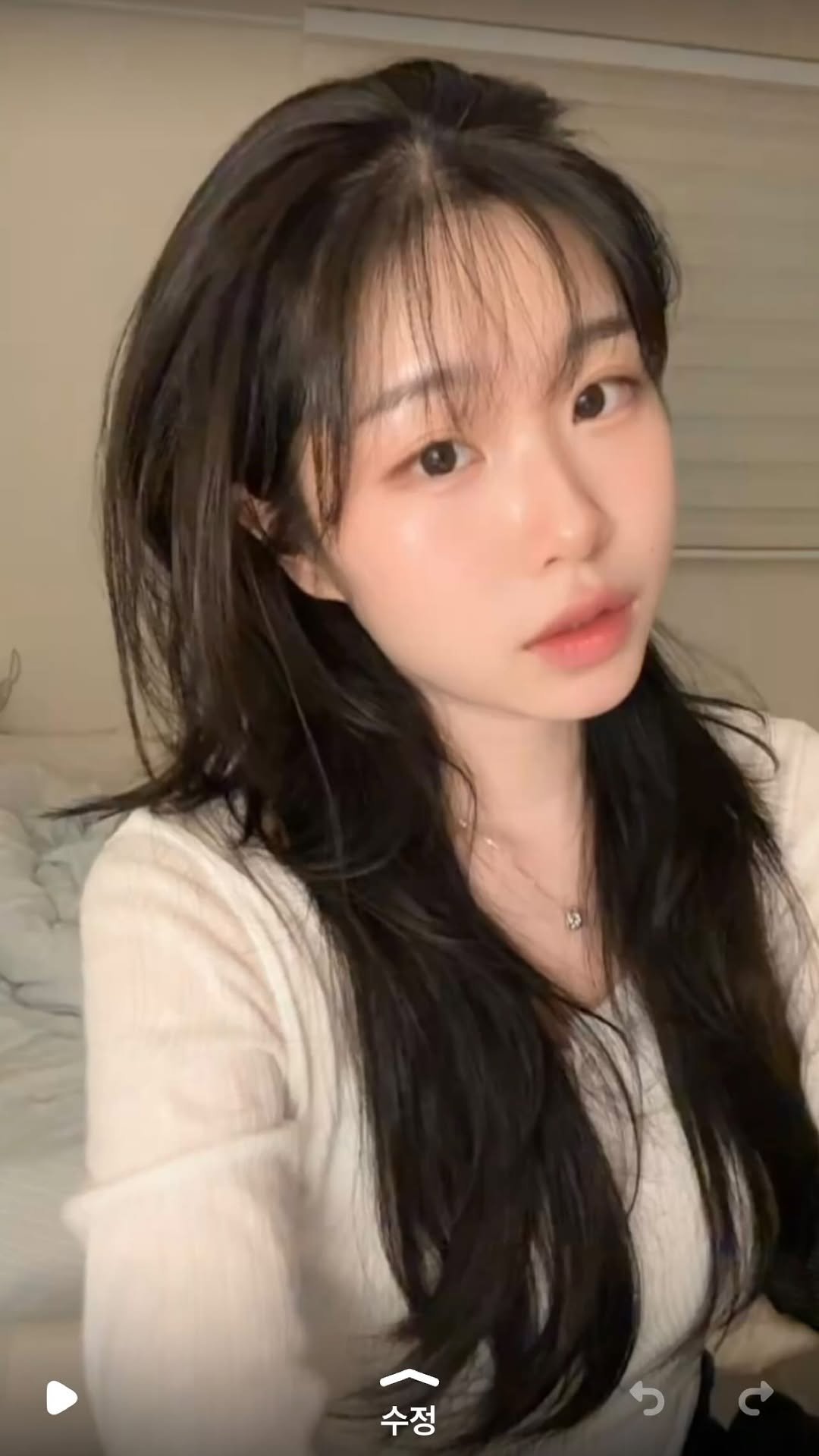 ayoungyun__ 게시물 이미지: 2년만에 앞머리 잘라봄! (기르려구요..🥲)