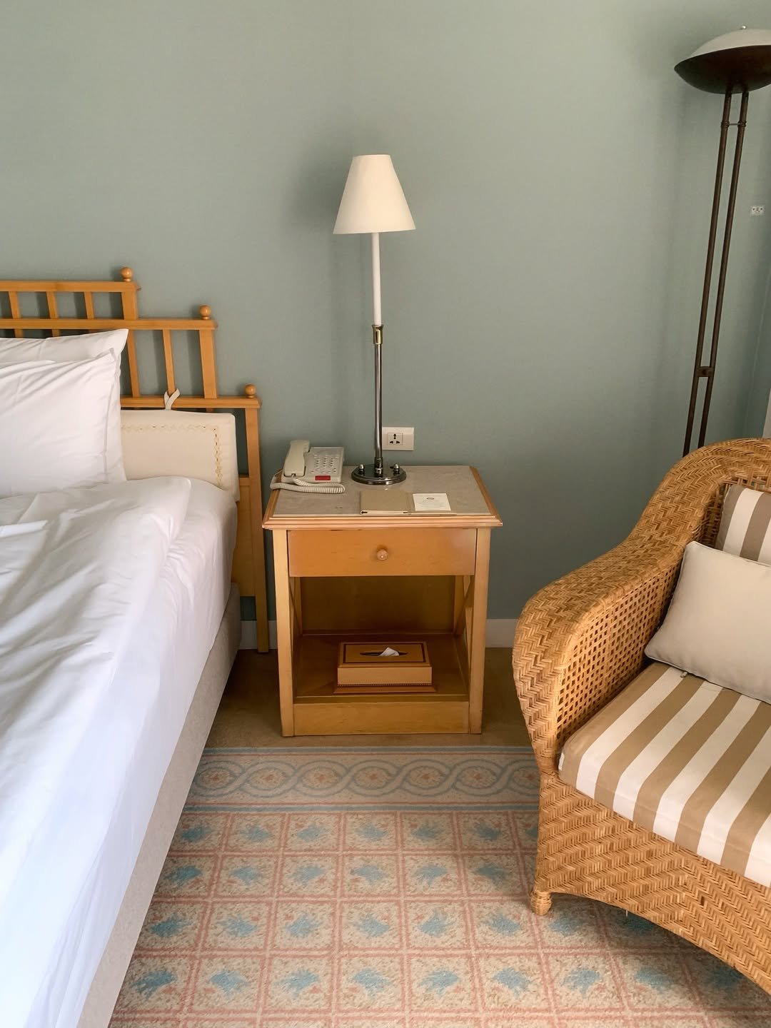 Photo by 영아 on April 25, 2026. May be an image of bed, bedroom, indoors and text.