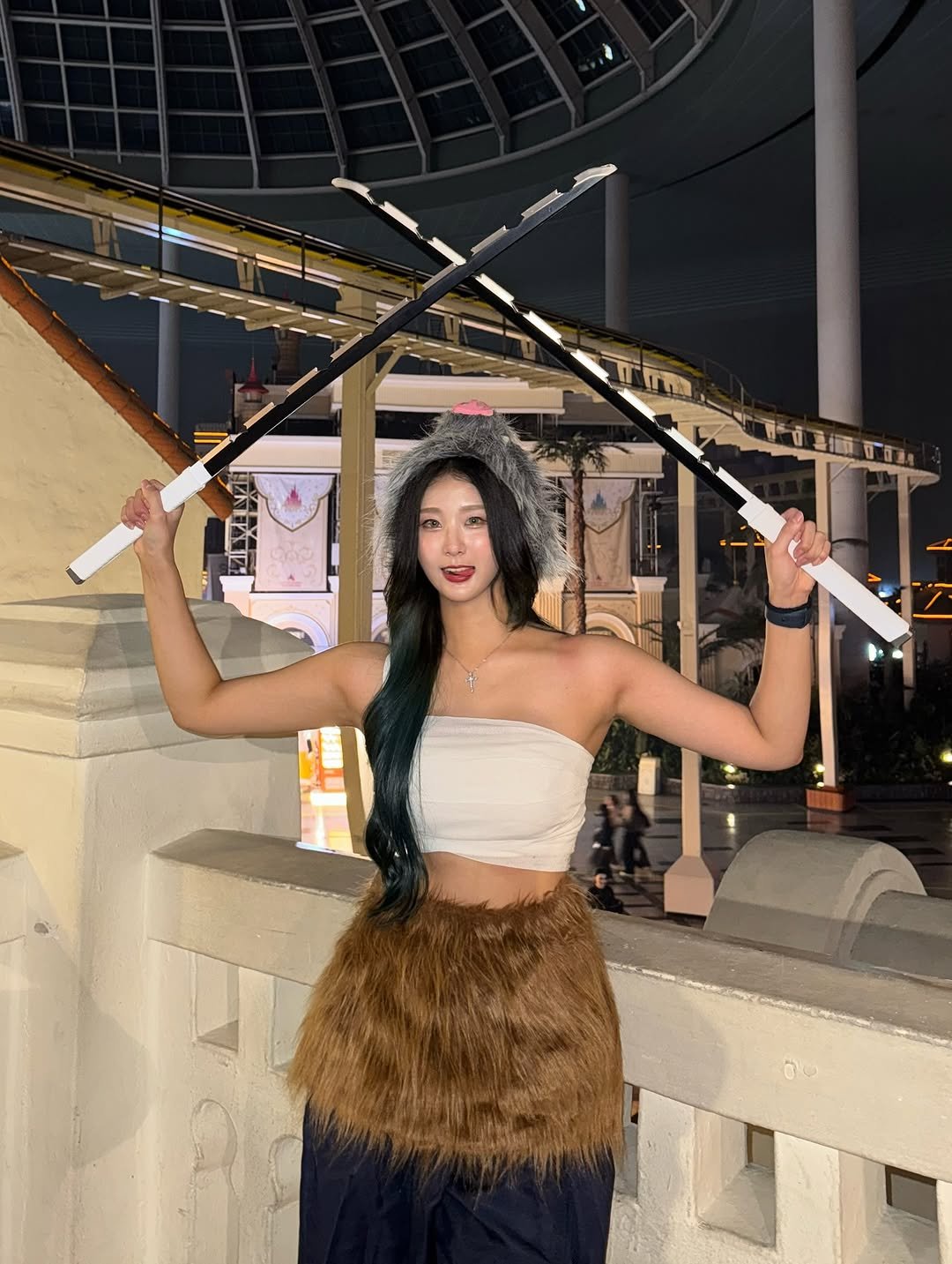 Photo shared by 고경 on October 23, 2025 tagging @hetz_dago, @hetz_smpbrow, and @het24157. May be an image of sword, costume and text.