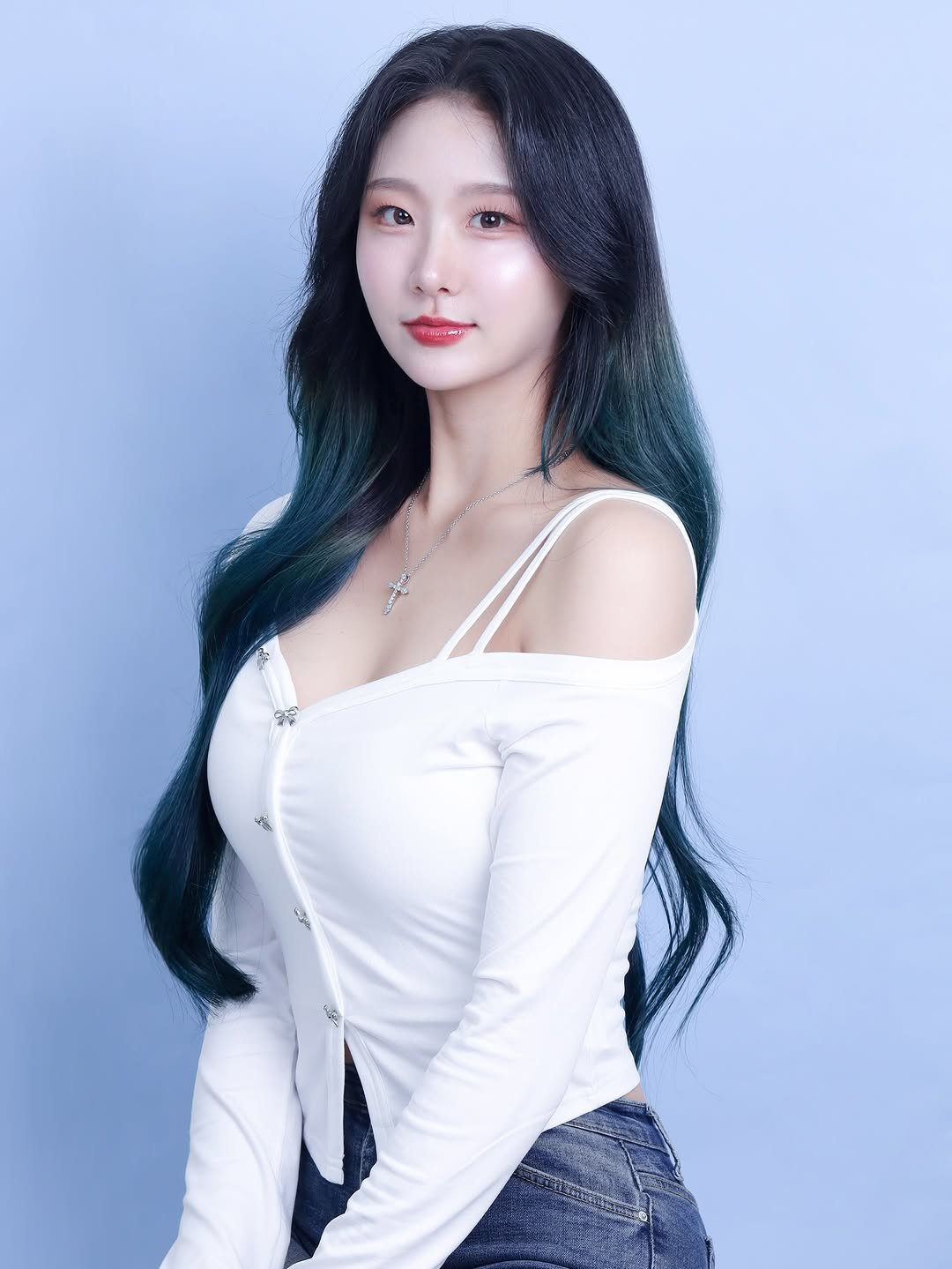 Photo shared by 고경 on October 29, 2025 tagging @barisnap_profile. May be an image of one or more people, hair, makeup and text.