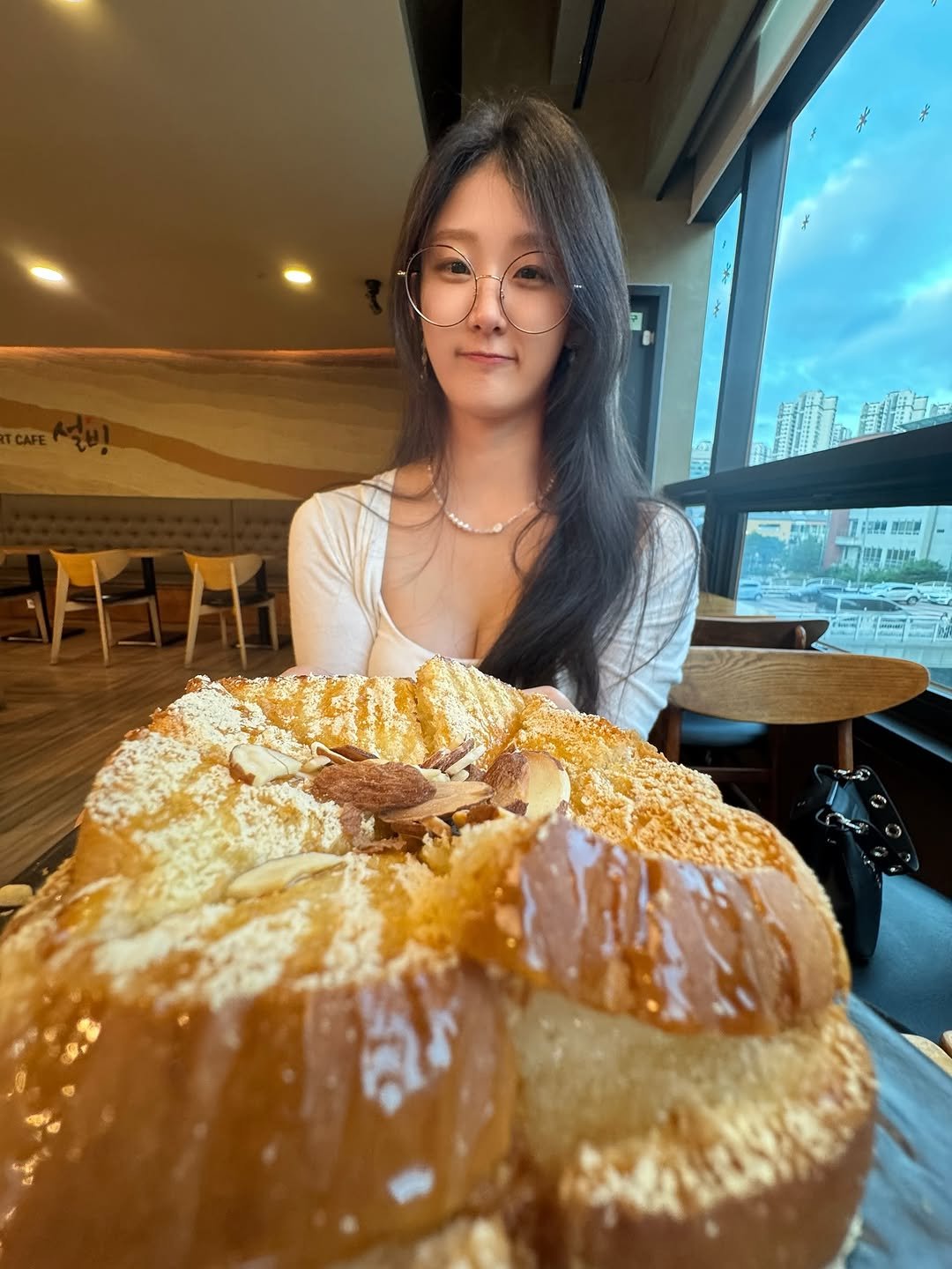 Photo by 고경 on July 24, 2025. May be an image of chiffon cake, babka, bagel, toast and text.