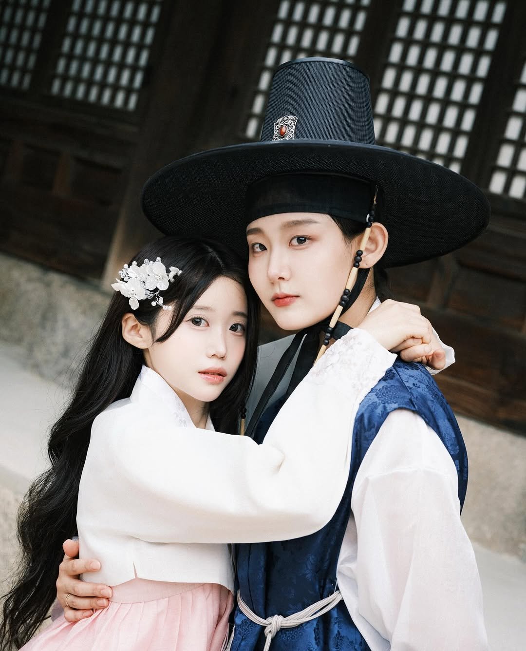 azure_jass 게시물 이미지: ”연모(戀慕)하는 마음, 숨길 길이 없구나.“
.
.
.
#fyp #한복 #사극 #컨셉 #스냅