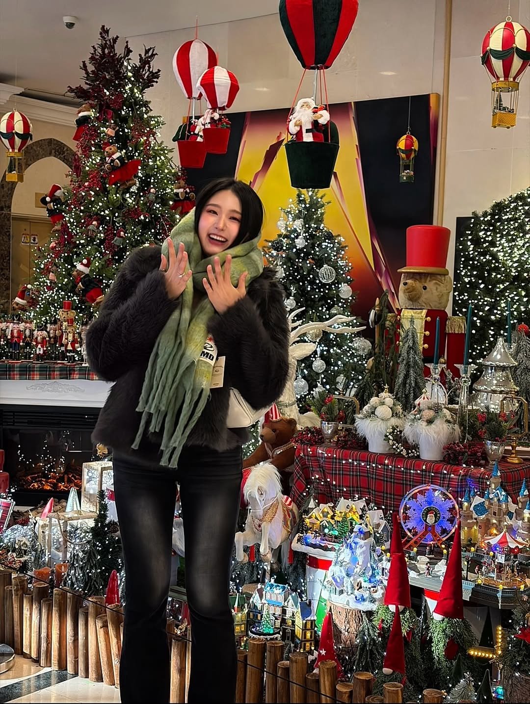 Photo shared by 고경 on December 22, 2025 tagging @p.imadaziwin. May be an image of christmas tree, balloon, tinsel, parka and text.