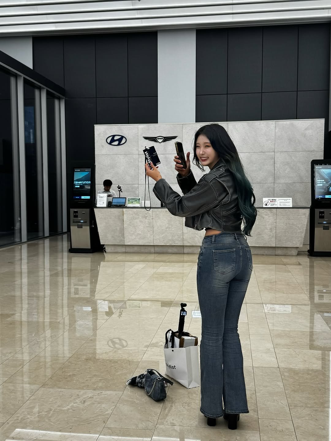 Photo shared by 고경 on October 31, 2025 tagging @hyundai_kor, and @hyundai_hstylist. May be an image of one or more people, people standing, phone, portable cassette player and text.