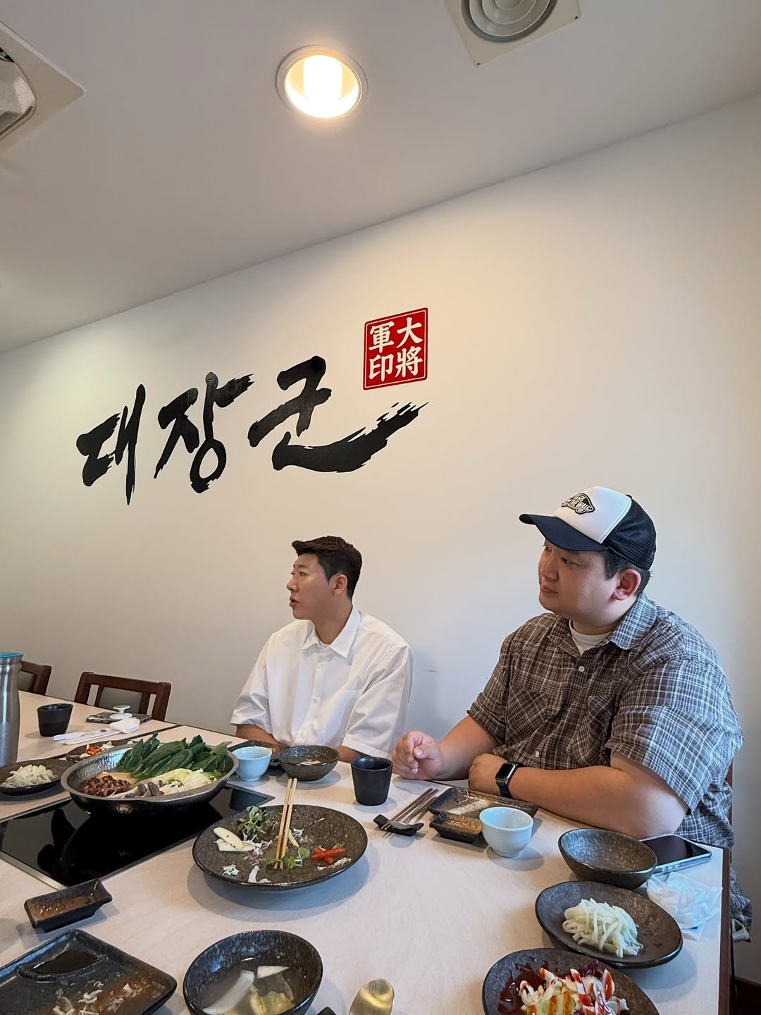 b2kbranding 게시물 이미지: 오늘은 대장군의 간판이 올라가는 날이었다.

처음부터 끝까지 함께한 첫 프로젝트라...