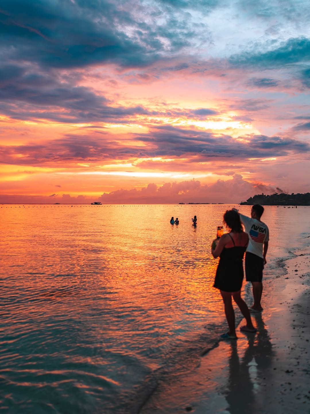 Photo by 빈백 | CHANG SU, OH on February 10, 2026. May be an image of one or more people, twilight, beach, ocean, nature and text.